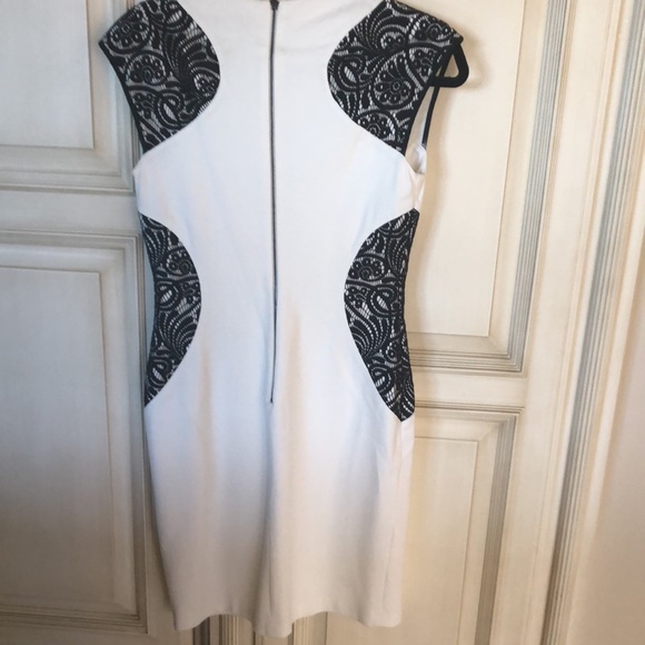 Whit dress with black lace details size 4 - Picture 2 of 3